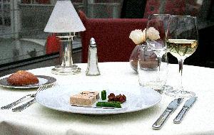 Bateaux Parisiens table setting
